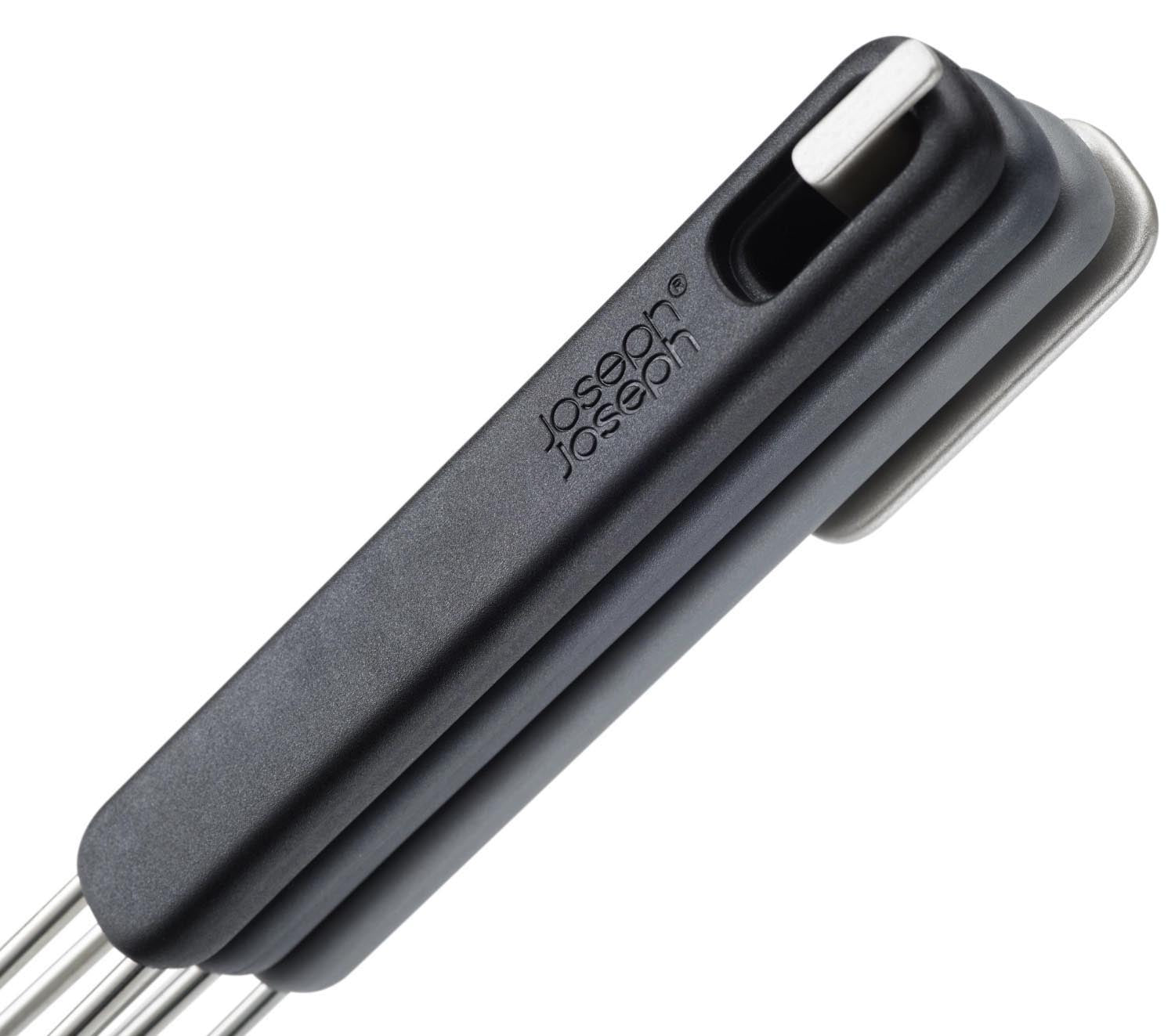 Platzsparendes 3er Wok-Set von Joseph Joseph, stapelbar, modernes Design, ideal für vielseitiges und kompaktes Kochen.