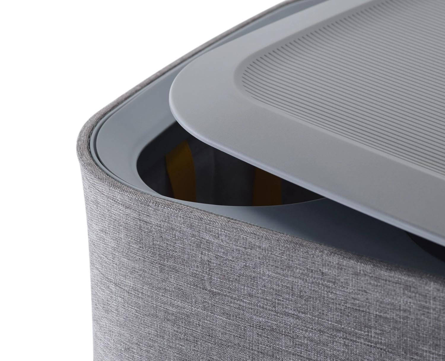 Stilvoller Wäschekorb mit 3x30L Fächern, perfekt zum Sortieren. Graues Design, praktisch und modern von Joseph Joseph.