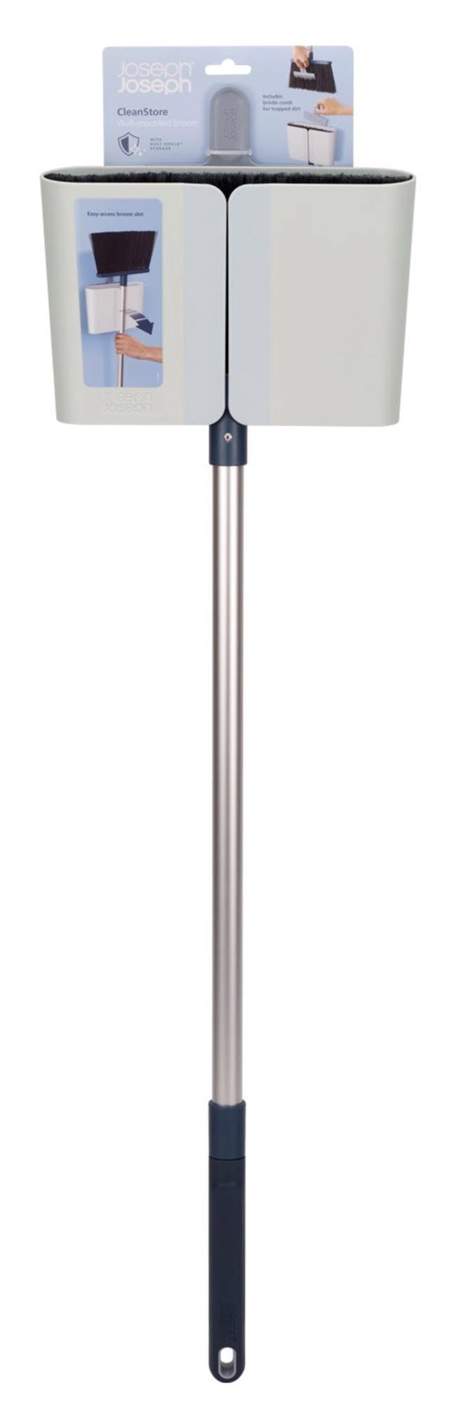 Blauer Besen von Joseph Joseph mit langen Borsten, ideal für gründliches Kehren. Modernes Design, langlebig und praktisch.