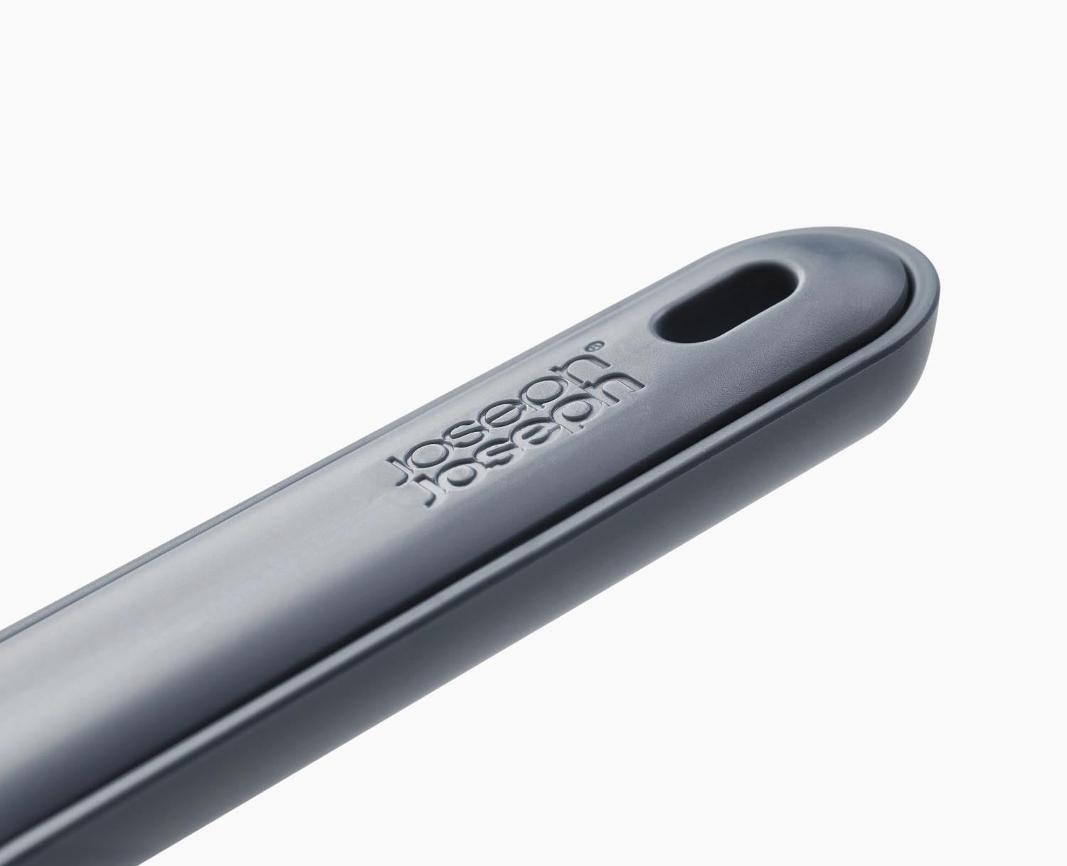 Praktisches Kehrschaufel-Set in Blau von Joseph Joseph, mit innovativem Design und integrierter Bürstenreinigungsfunktion.