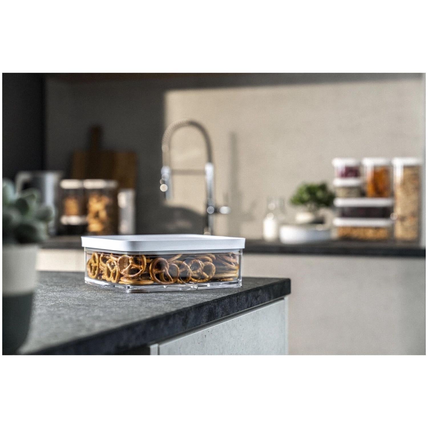 Die Cube Box L von Zwilling, 7.6x21.4x21.4cm, 1.6l, transparent-weiss, bietet praktische Aufbewahrung und stilvolle Organisation.