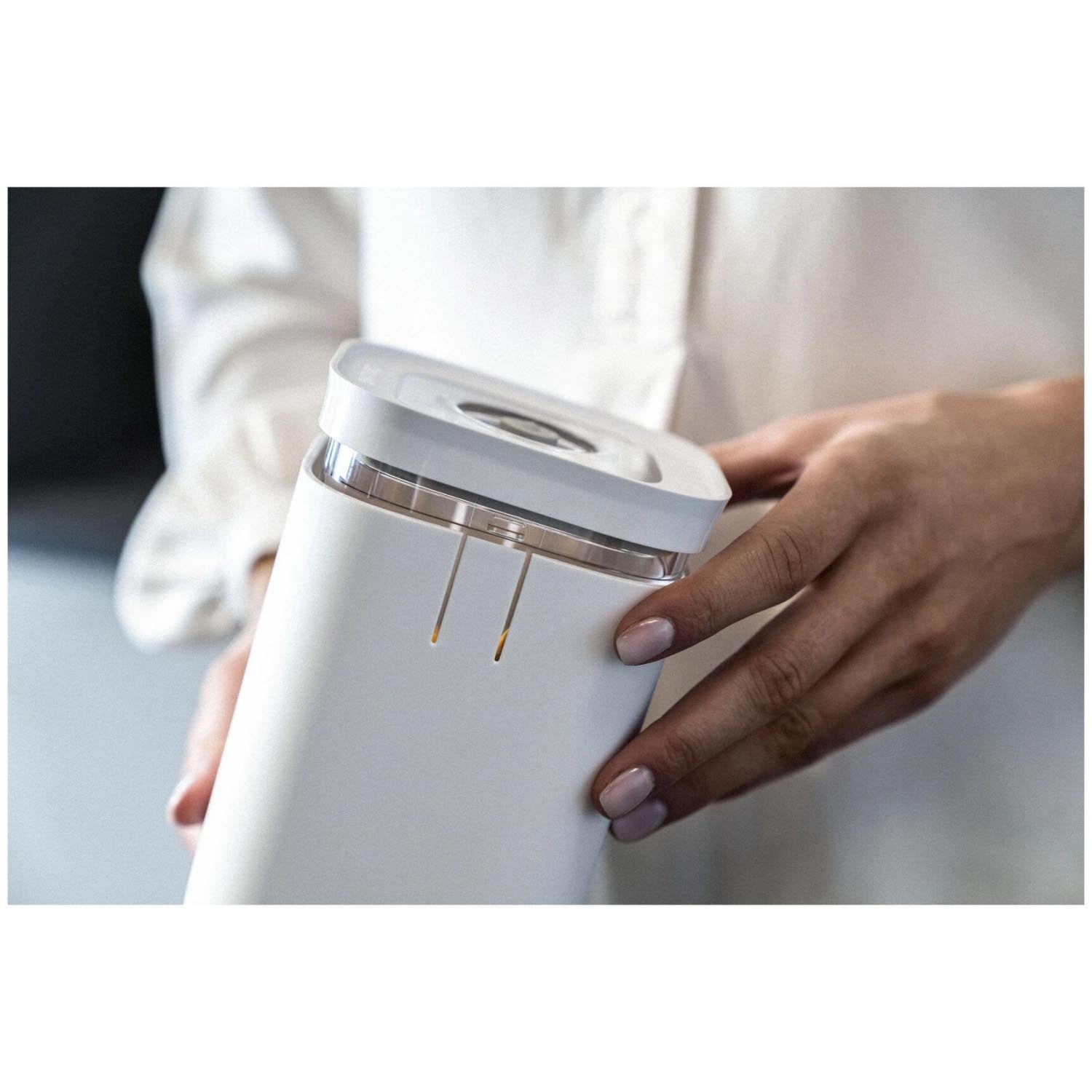 Schwarzer Vakuumbehälter Cube Cover S von Zwilling, perfekt für die hygienische Lagerung und Frischhaltung von Lebensmitteln.
