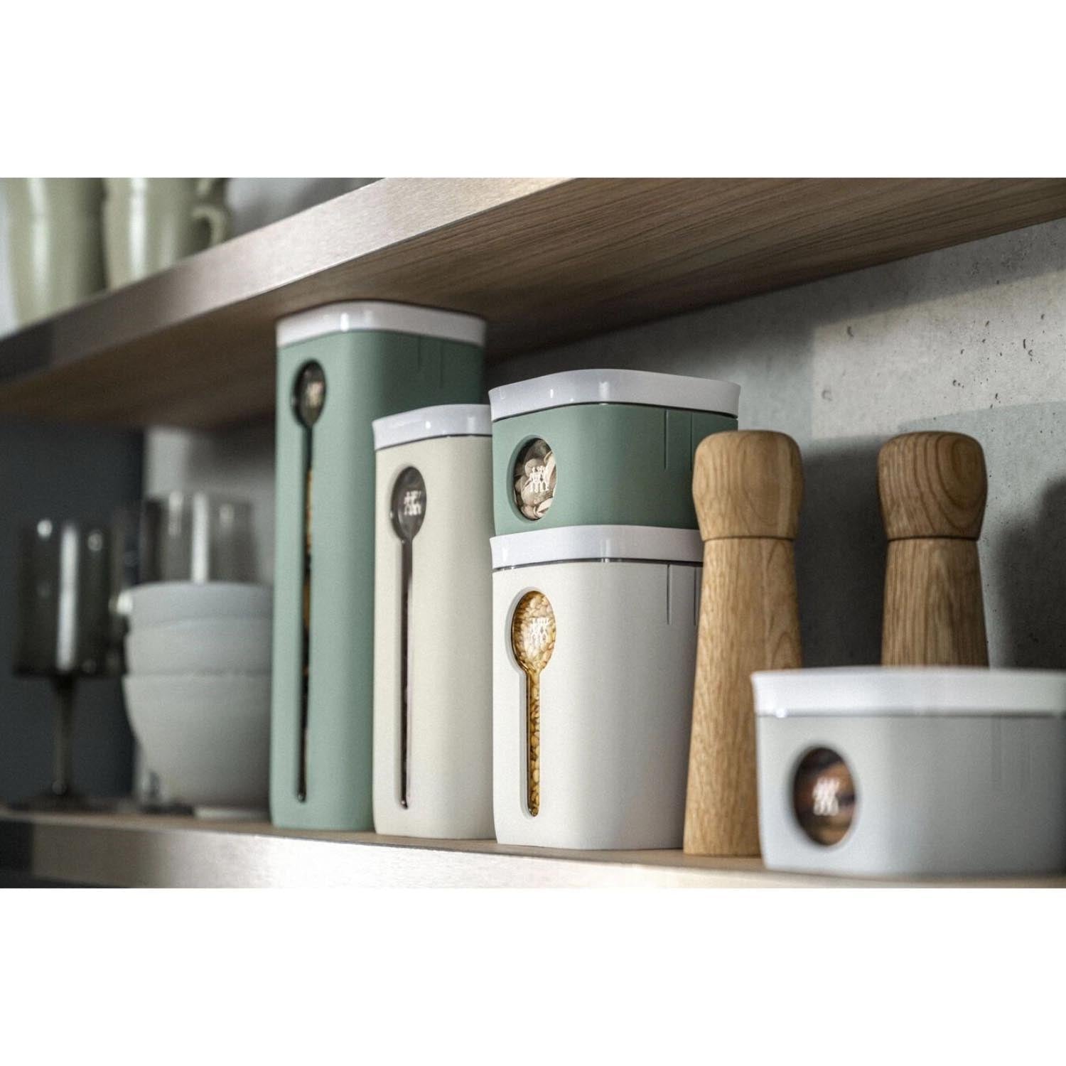 Der Cube Cover 2S von Zwilling in Grau bietet sicheren Schutz für Messer und ist ein stilvolles Accessoire für Ihre Küche.