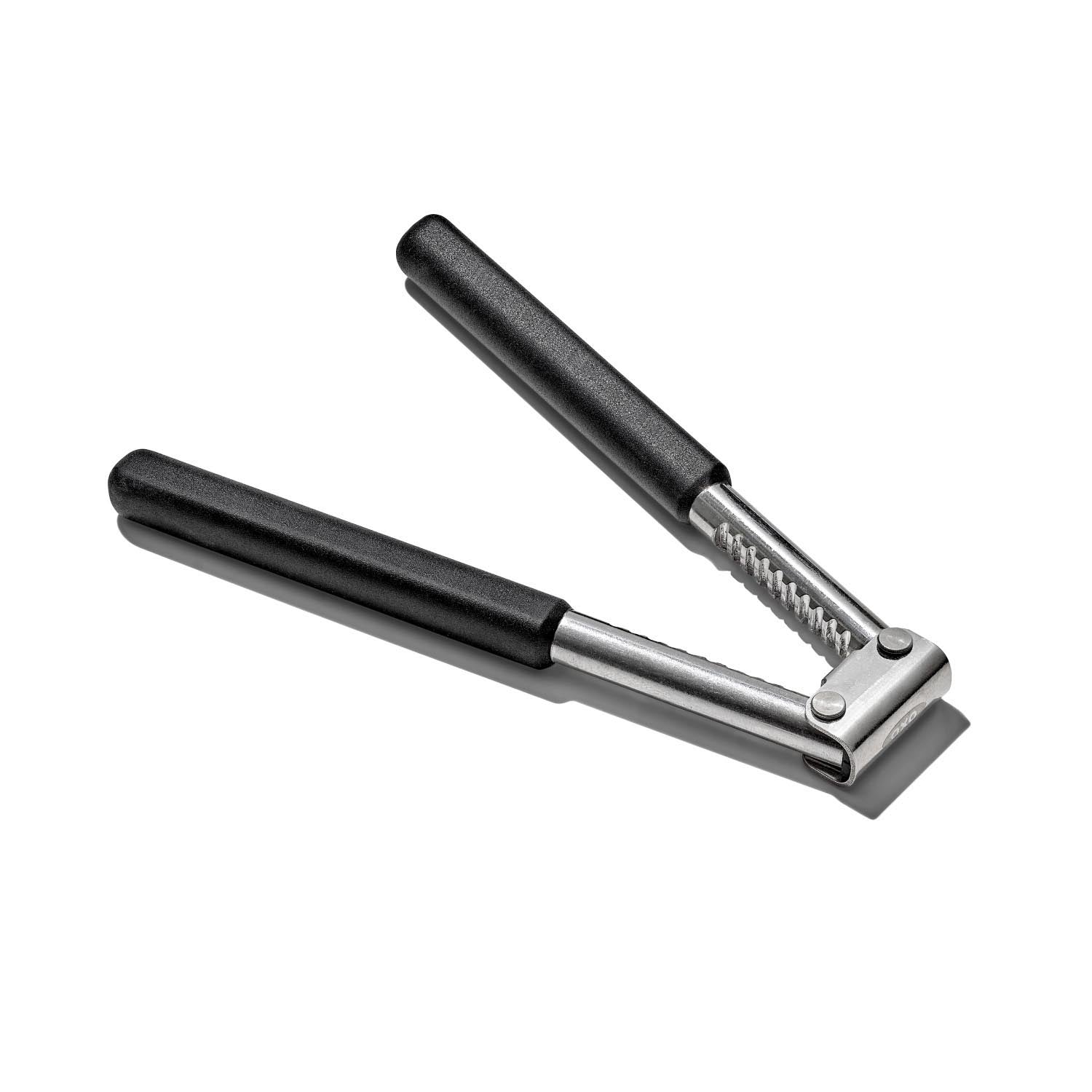 Der OXO Good Grips Nussknacker ist ideal für Meeresfrüchte und Nüsse, mit rutschfestem Griff und robustem Design für müheloses Knacken.