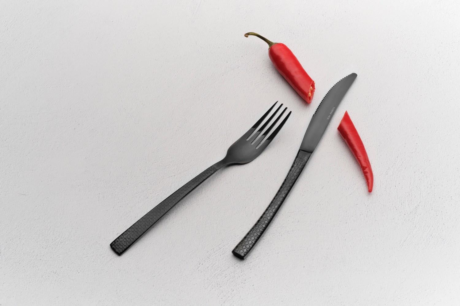 Moderne Tafelgabel Hidraulic Black 18/0 von Comas, aus Edelstahl mit schwarzer Beschichtung, stilvoll und hochwertig.