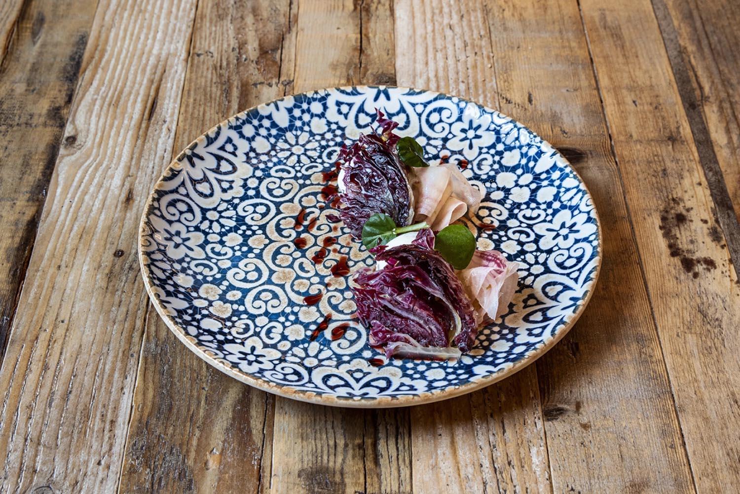 Flacher Gourmet-Teller Alhambra von Bonna, 30 cm, perfekt für anspruchsvolle Gastronomie und elegante Speisenpräsentation.