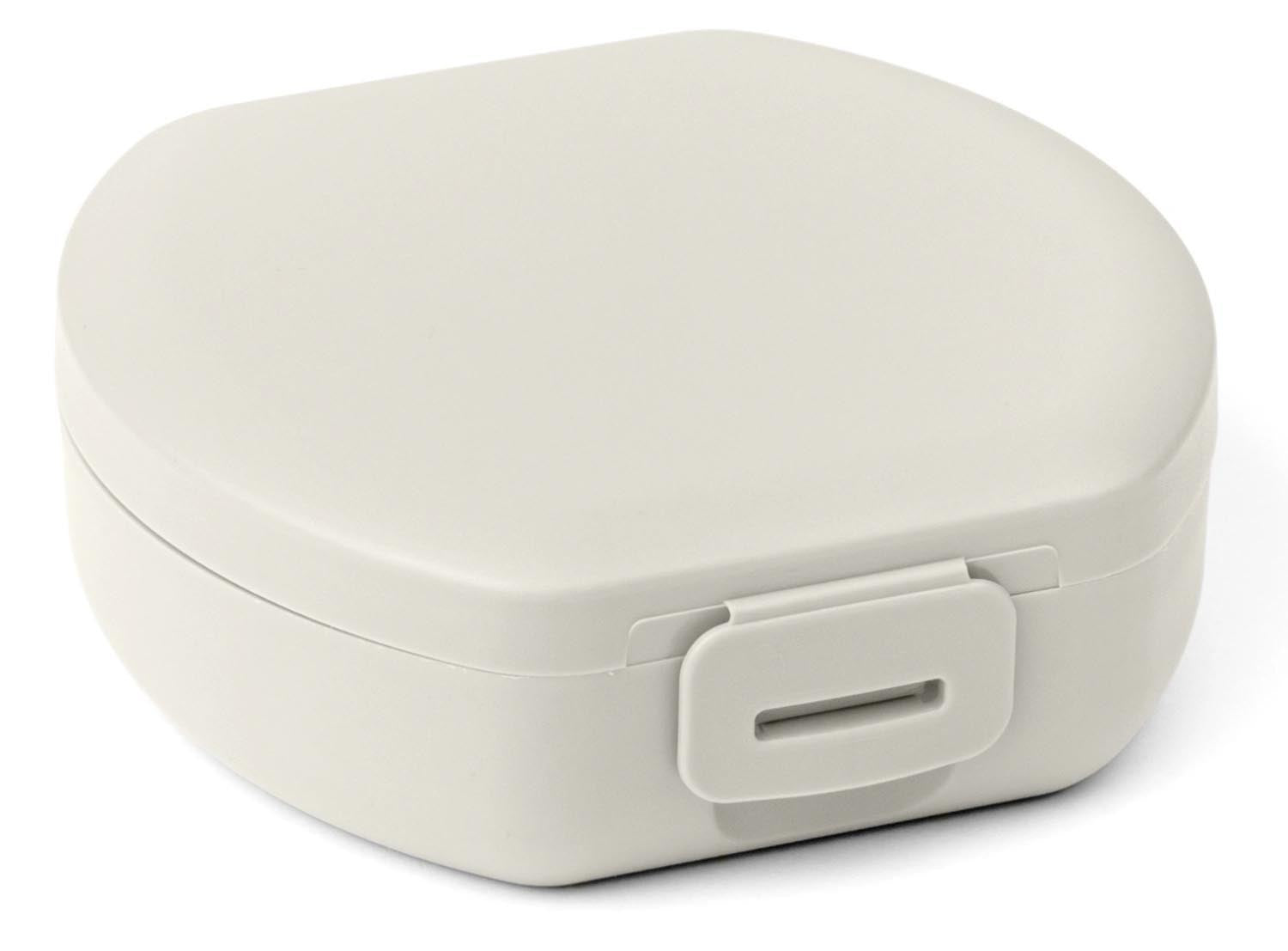 AMUSE BASIC Snackbox rund 112x110x40 SAND in Beige präsentiert im Onlineshop von KAQTU Design AG. Aufbewahrungsbehälter ist von Amuse