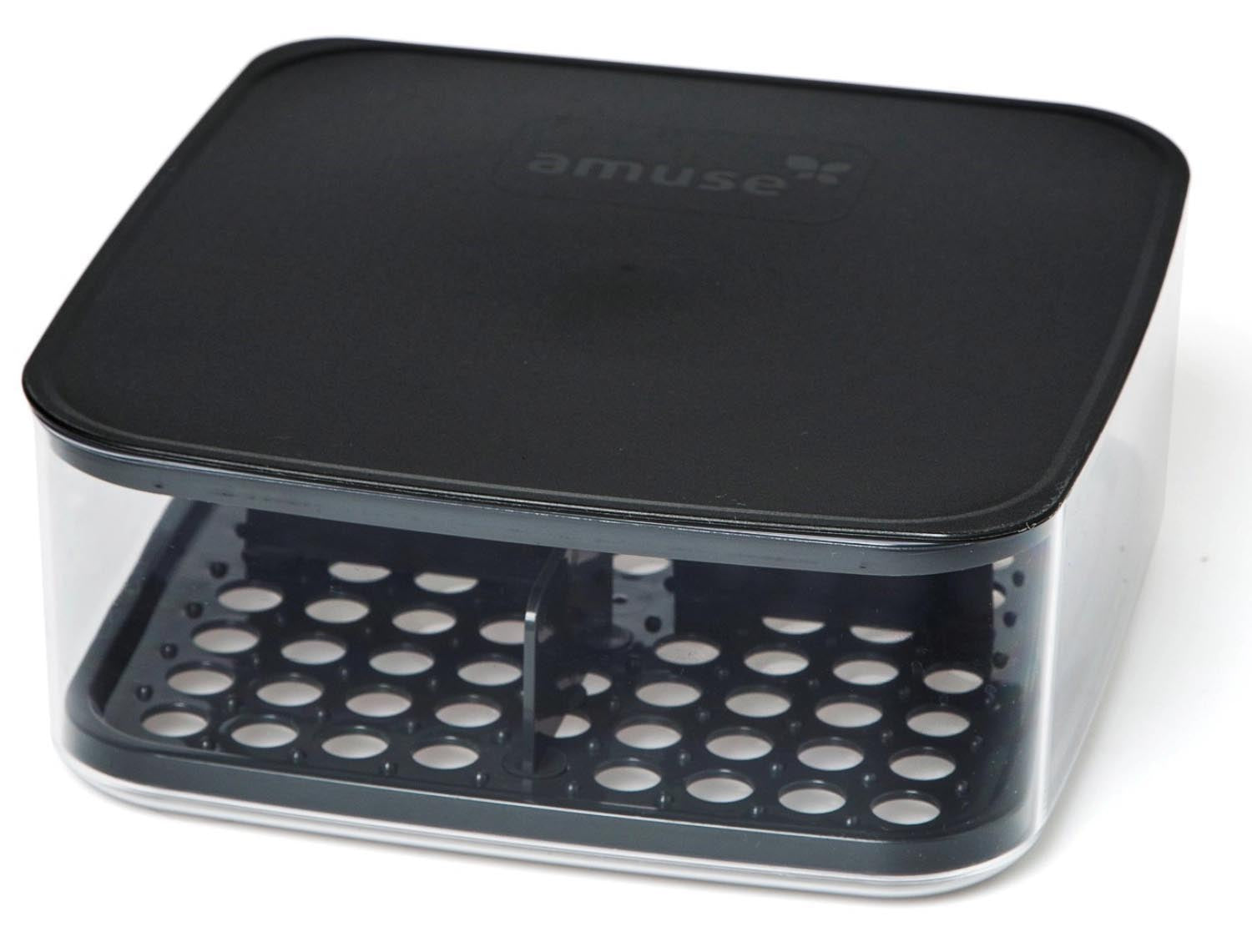 Amuse Life Specialty Cheese 241 X 241 X 96mm Grau in Schwarz präsentiert im Onlineshop von KAQTU Design AG. Aufbewahrungsbehälter ist von Amuse