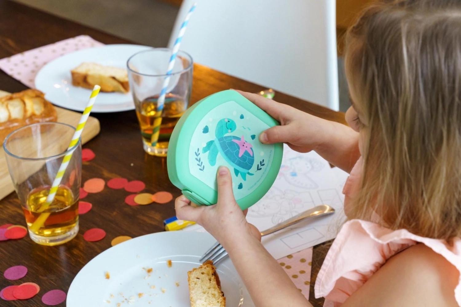 Hellgrüne Cookiebox in Schildkrötenform von Amuse, 112x110x40 mm, perfekt für Kekse, mit bezauberndem Sealife-Motiv.