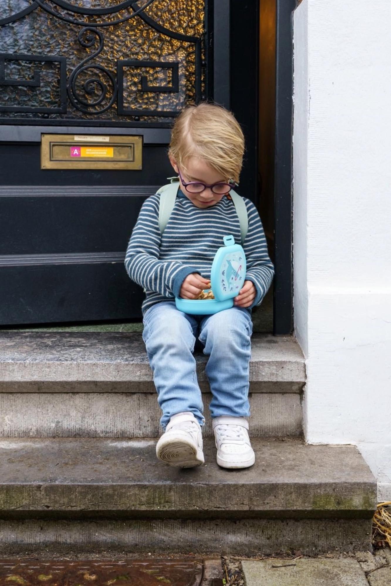 Die Amuse Sealife Cookiebox Wal in Hellblau (112x110x40) ist ideal für Kekse oder kleine Schätze, mit charmantem Design.