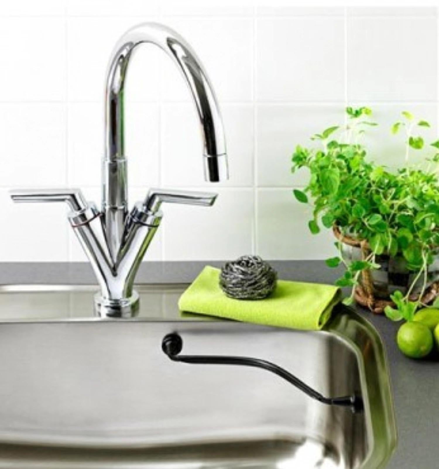 Flexible schwarze Magnetleiste von Maison Truffe, 23 cm lang, ideal zur stilvollen Aufbewahrung von Küchenutensilien.