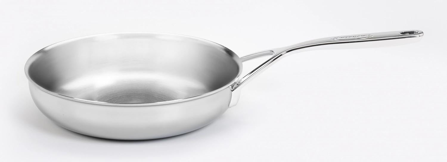 5 Plus Bratpfanne unbeschichtet 28cm in Silber präsentiert im Onlineshop von KAQTU Design AG. Bratpfanne ist von Demeyere