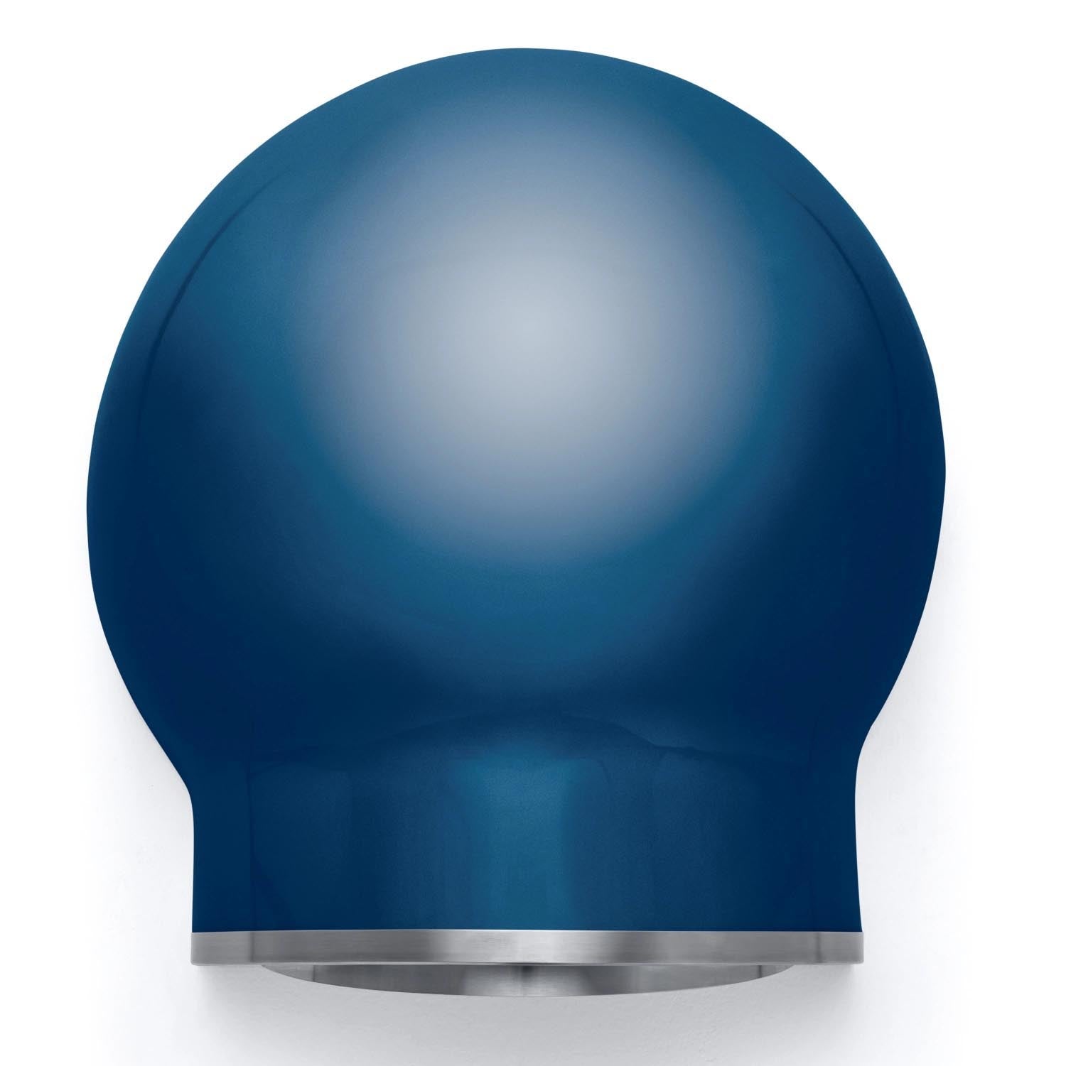 Der blaue Delivita Holzofen ist tragbar, stilvoll und ideal für Pizza und andere Gerichte, mit edlem Design.