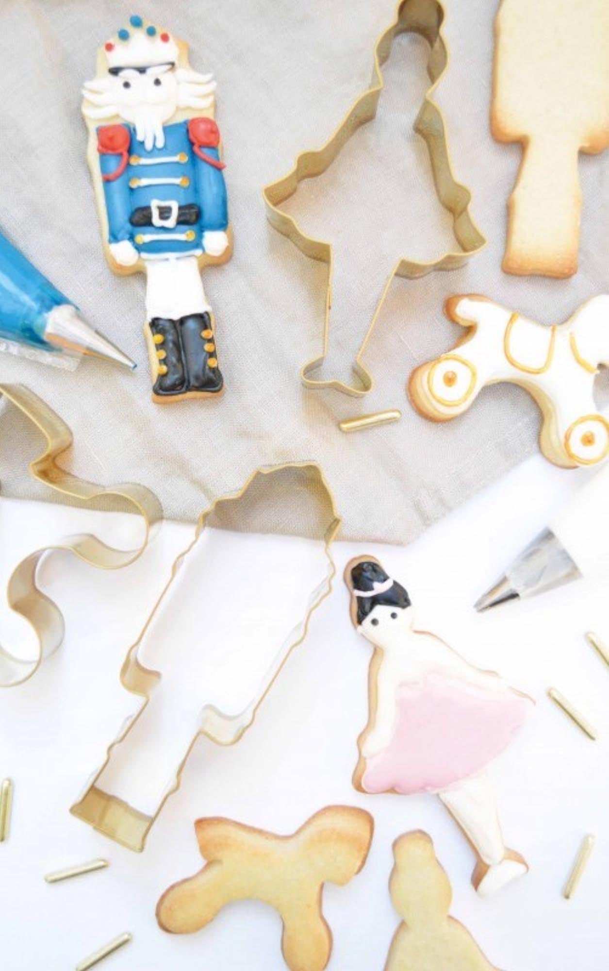 Dreiteiliges Nussknacker-Ausstecher-Set von Scrap Cooking, perfekt für festliche Kekse und kreative Weihnachtsbäckerei.