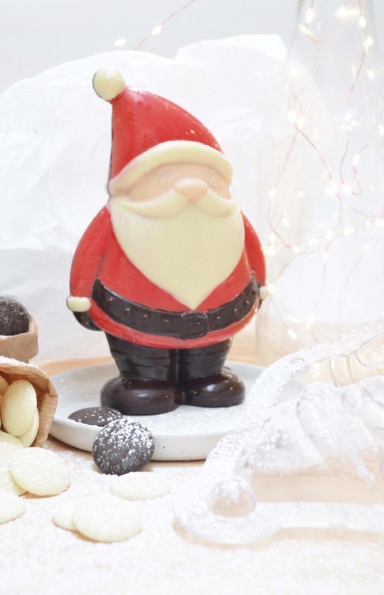 Erstellen Sie mit dieser 3D-Schokoladenform von Scrap Cooking beeindruckende Weihnachtsmänner aus Schokolade – ideal für festliche Kreationen.