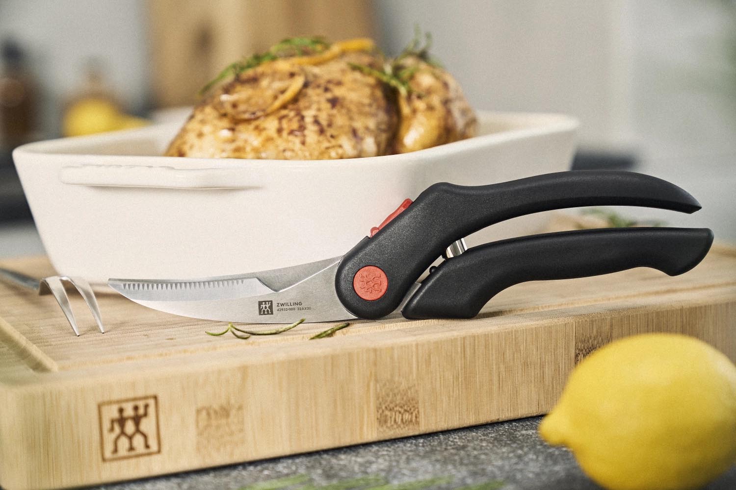 Geflügelschere von Zwilling, 25 cm, schwarz, robust, ergonomisch, ideal für präzises Schneiden von Geflügel und langlebig.