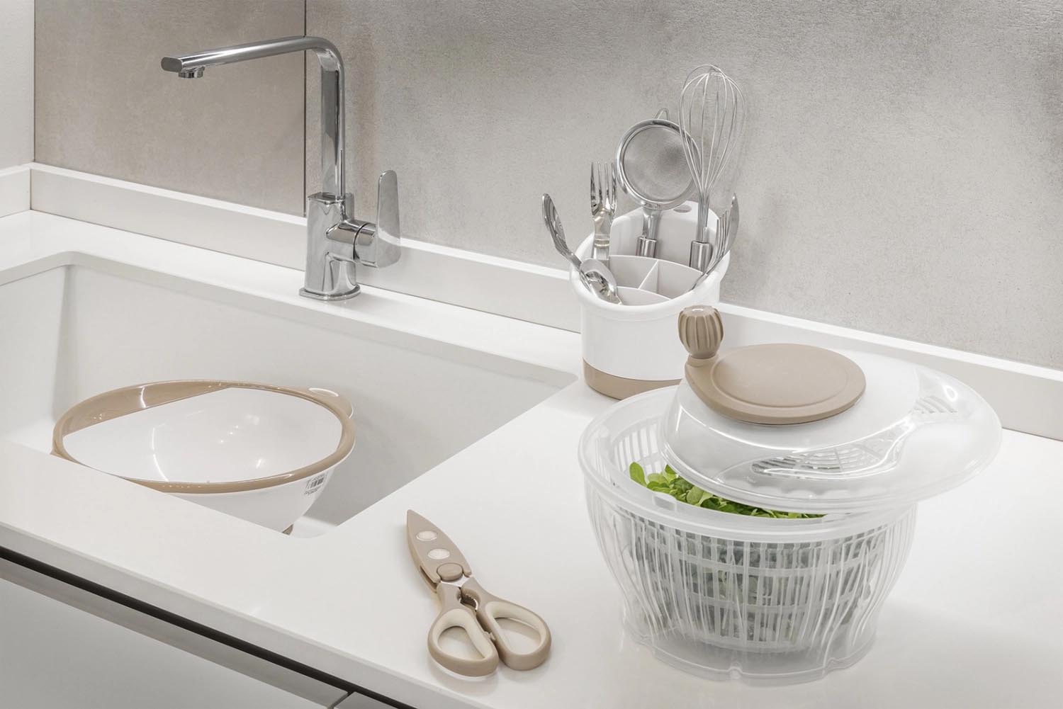 Hochwertige Edelstahlkelle von Abert, 33,7 cm, perfekt für den täglichen Einsatz. Langlebig, funktional und modern im Design.