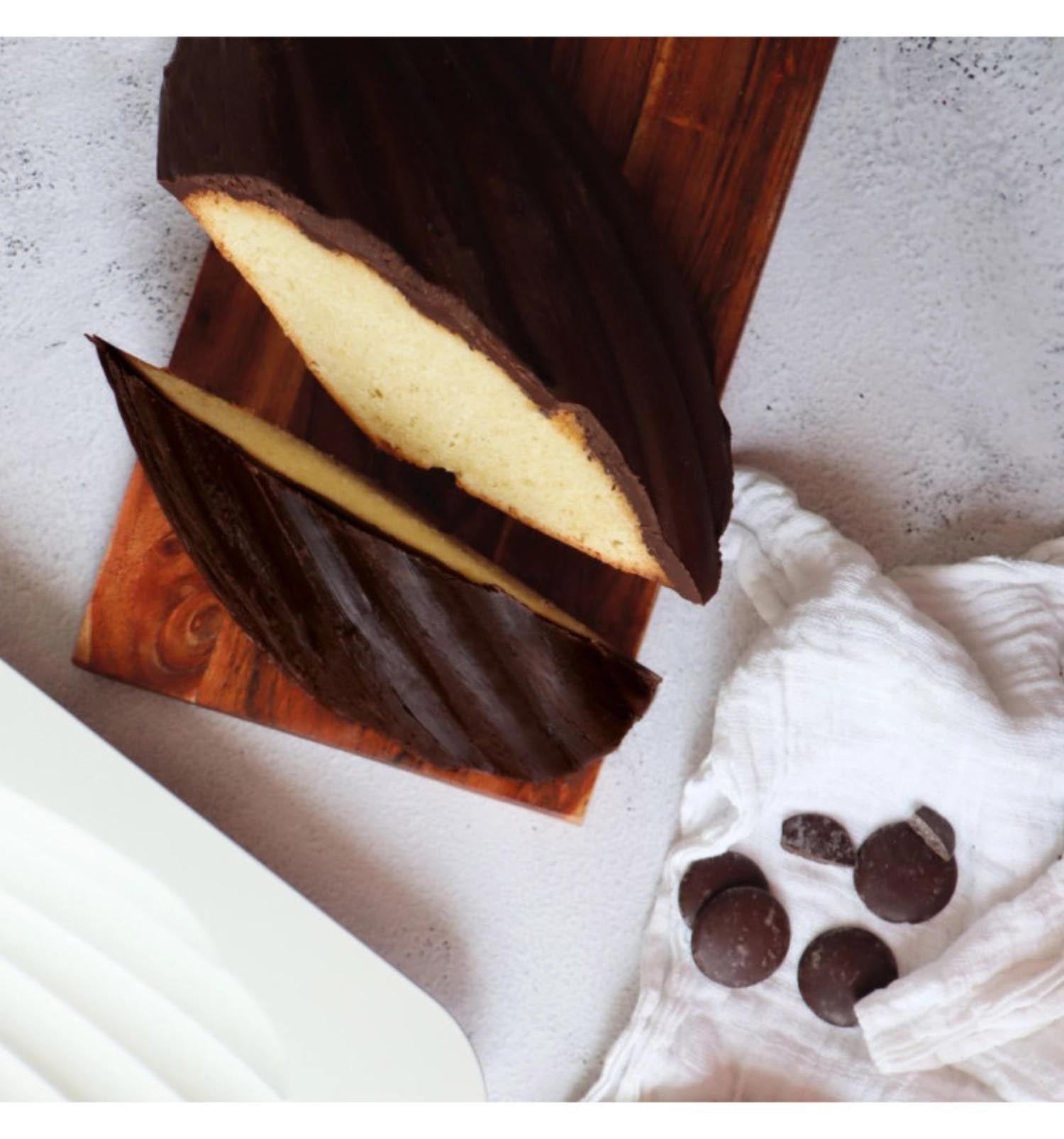 XXL Madeleine-Backform von Scrap Cooking, antihaftbeschichtet für einfaches Backen grosser Madeleines mit perfektem Ergebnis.