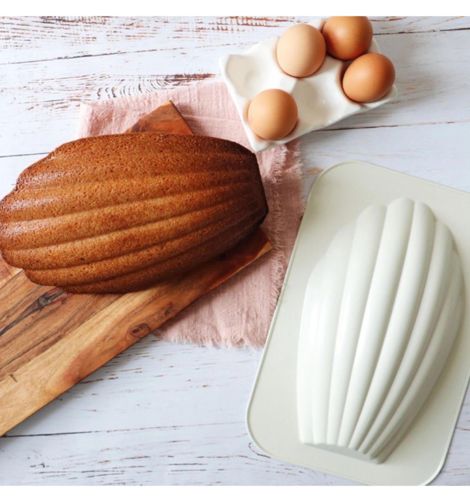 Antihaftbeschichtete XXL Madeleine-Backform von Scrap Cooking für müheloses Backen grosser Madeleines mit optimalem Backergebnis.