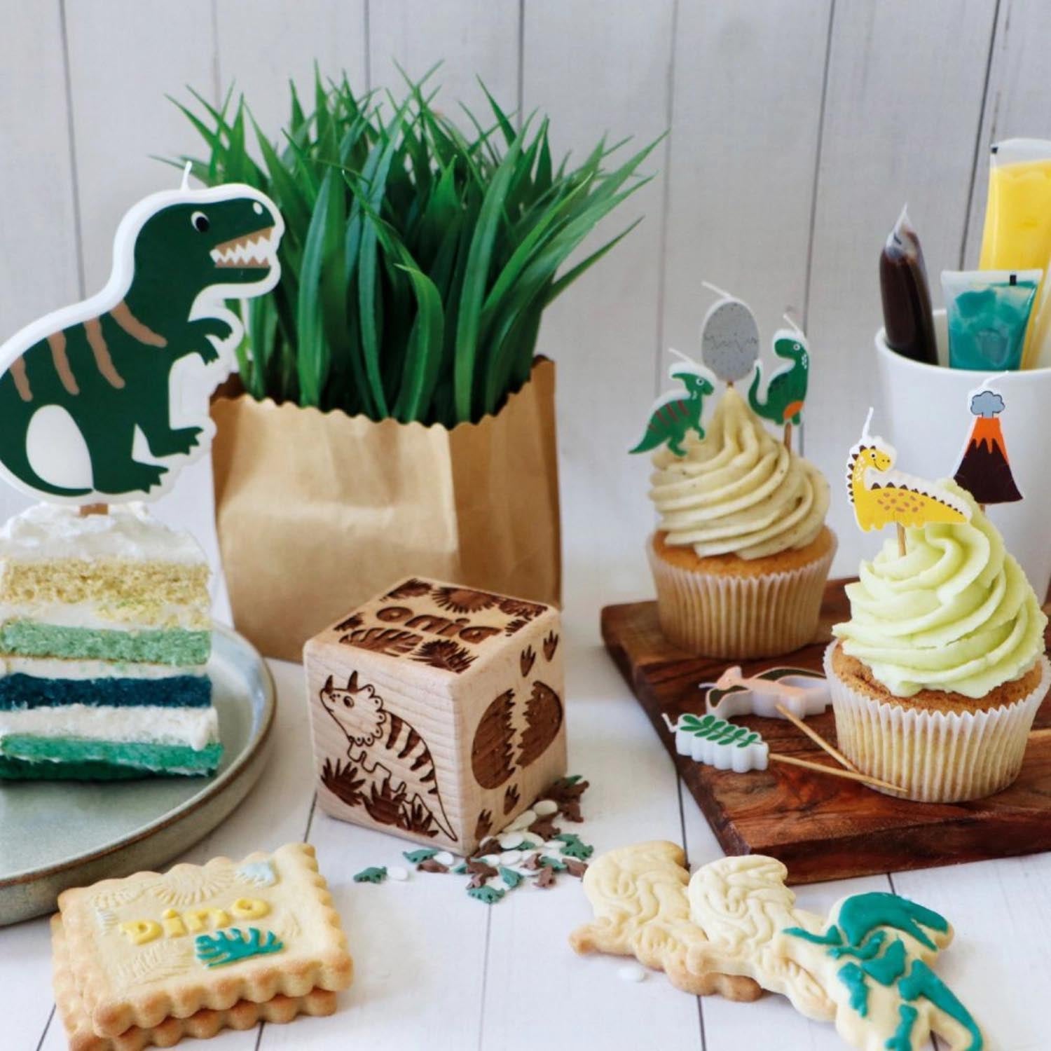 Kreieren Sie einzigartige Dino-Kekse mit dem Scrap Cooking Stempel und Ausstecher – ideal für kreative Backprojekte und originelle Designs.