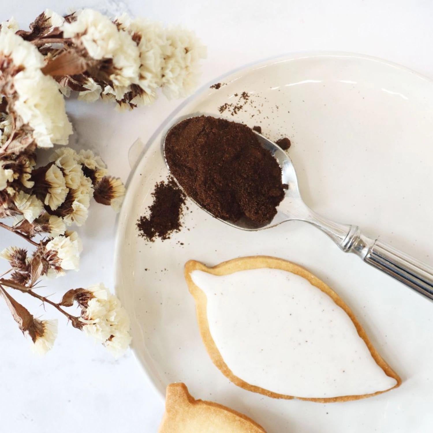 Aromatisches Bio Bourbon Vanillepulver aus Madagaskar, 8g, ideal für feine Desserts und Backkreationen, von Scrap Cooking.