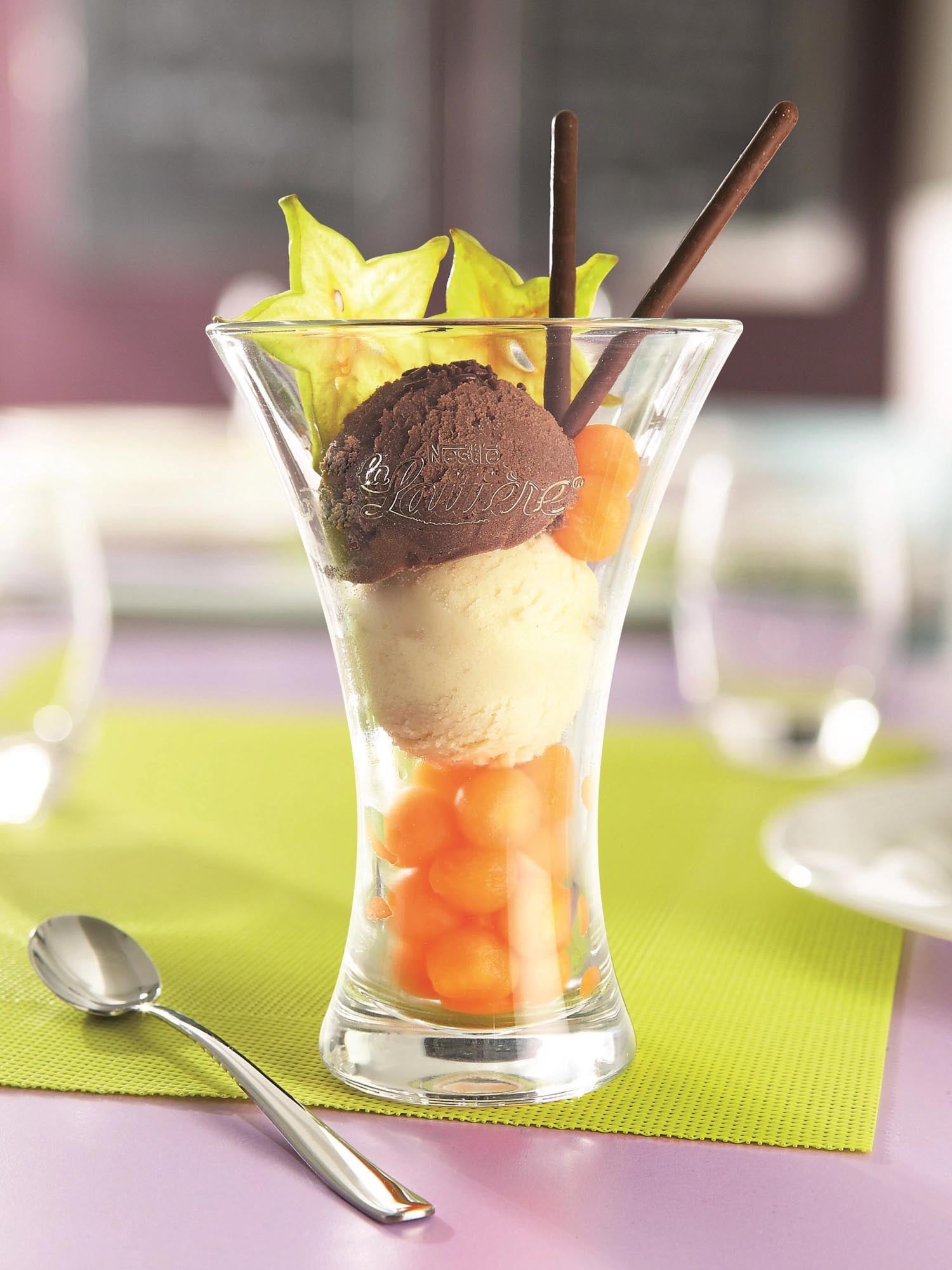 Elegante 12er Jazzed Coupe Schale von Arc, 0.41 Liter, ideal für stilvolles Servieren von Speisen und Desserts.