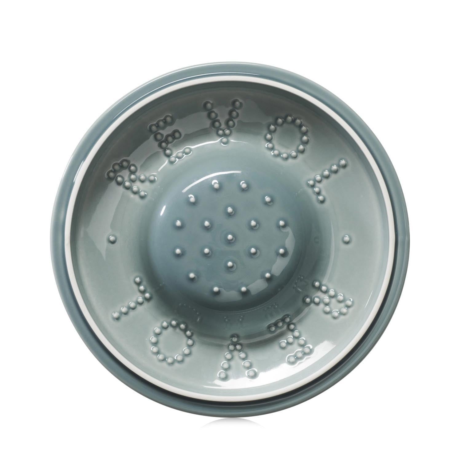 Eleganter Porzellandeckel D26cm in Wolkengrau von Revol, passend für Kasserollen, ideal für stilvolles Kochen und Servieren.