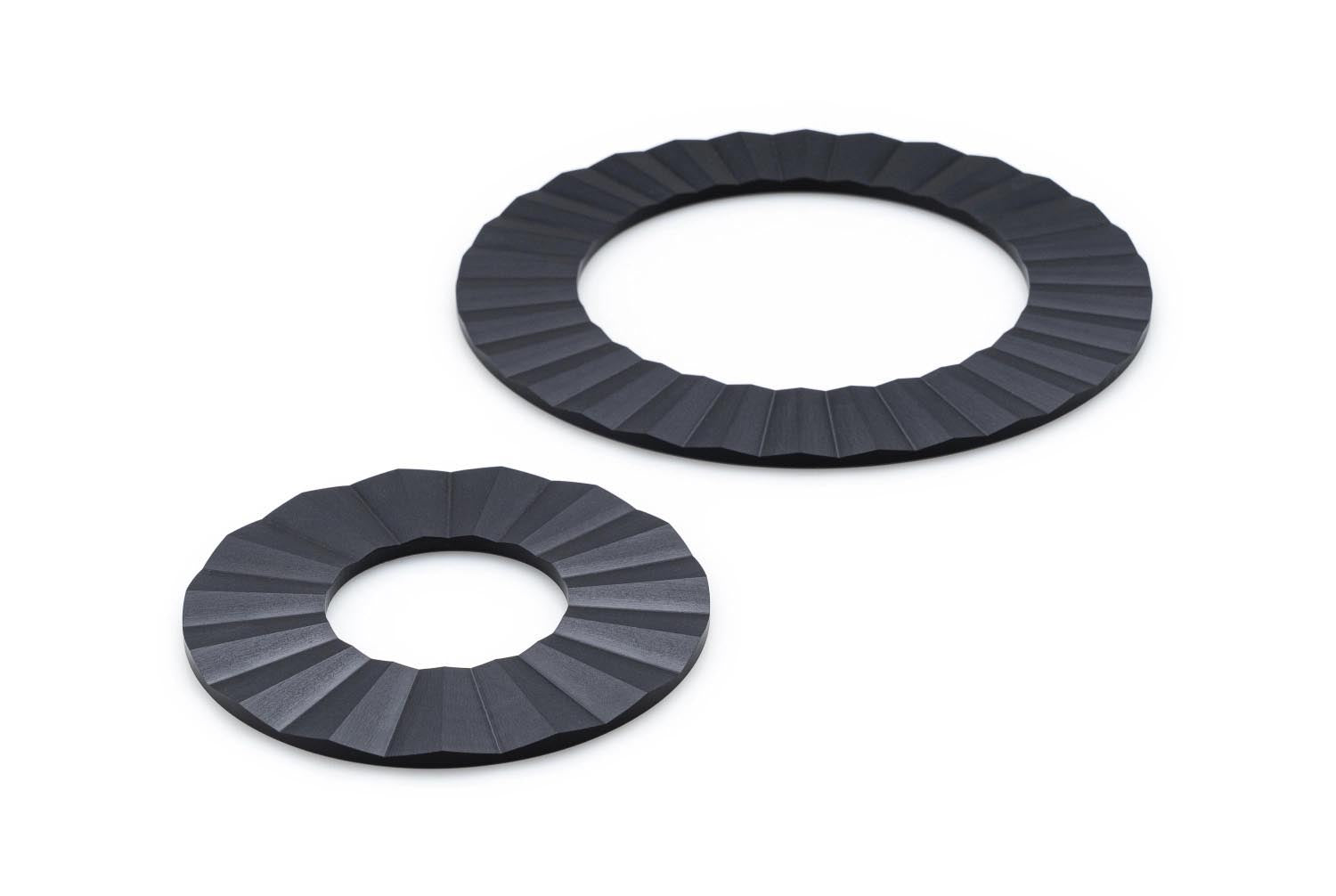 Rundes Untersetzer-Set aus robustem Duracore-Material, 20 cm Durchmesser, von Continenta. Perfekt für stilvollen Schutz.