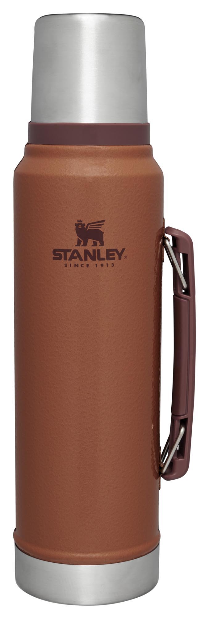 Legendary Classic Flasche 1.0l hammertone clay in Rot präsentiert im Onlineshop von KAQTU Design AG. Trinkflasche ist von Stanley