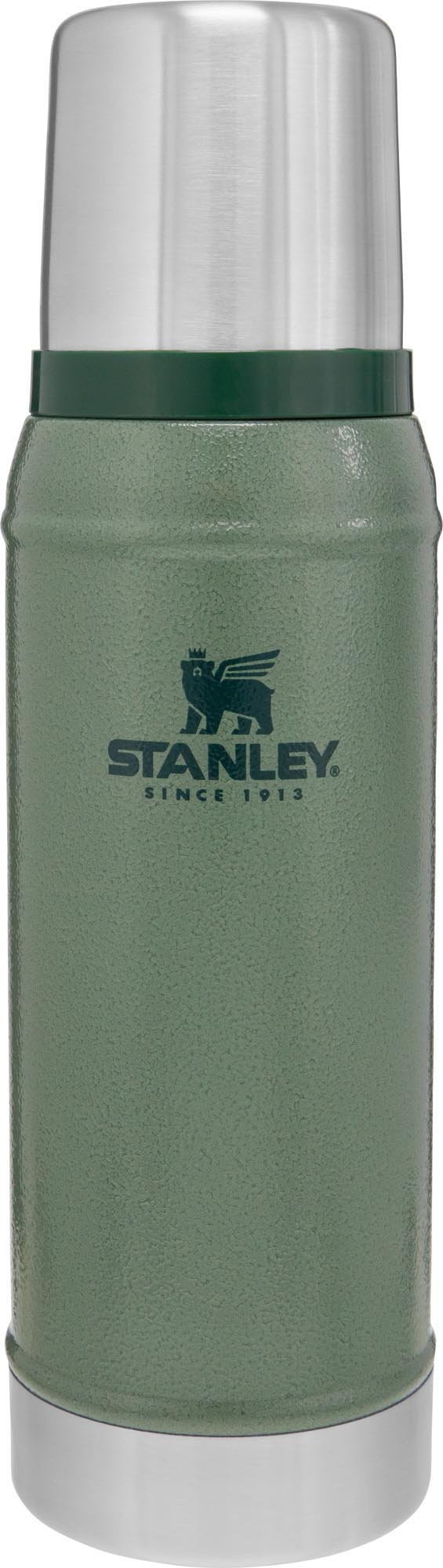 Legendary Classic Flasche 0.75l hammertone green in Grün präsentiert im Onlineshop von KAQTU Design AG. Trinkflasche ist von Stanley