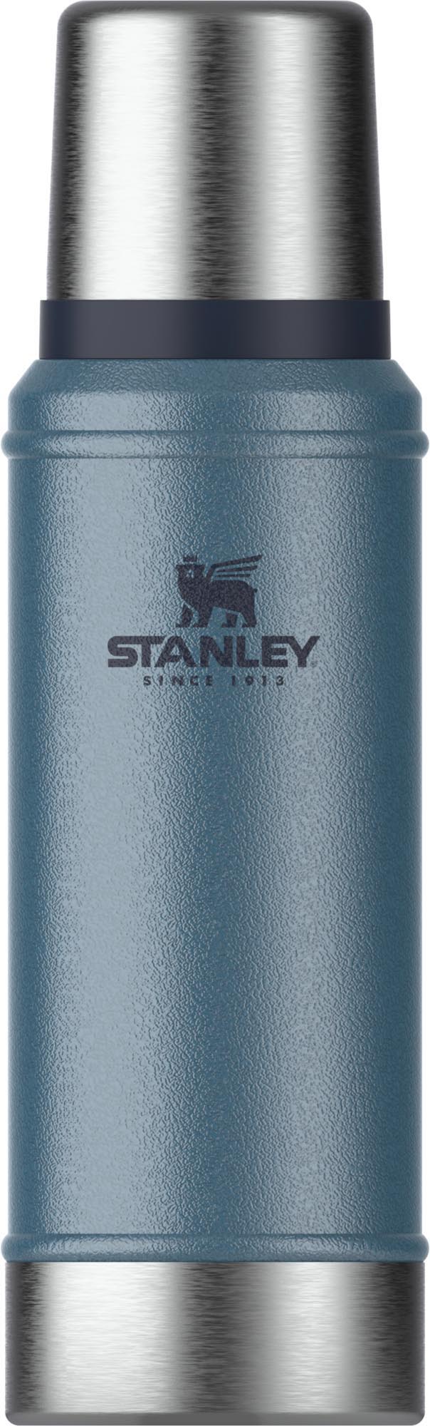 Legendary Classic Flasche 0.75l hammertone lake in Blau präsentiert im Onlineshop von KAQTU Design AG. Trinkflasche ist von Stanley