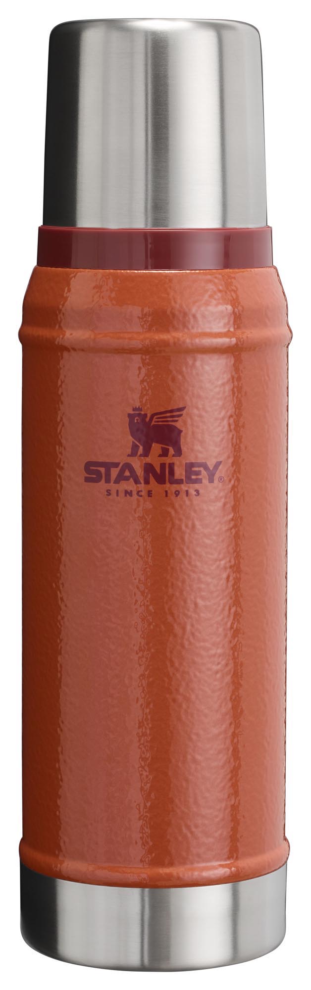 Legendary Classic Flasche 0.75l hammertone clay in Violett präsentiert im Onlineshop von KAQTU Design AG. Trinkflasche ist von Stanley