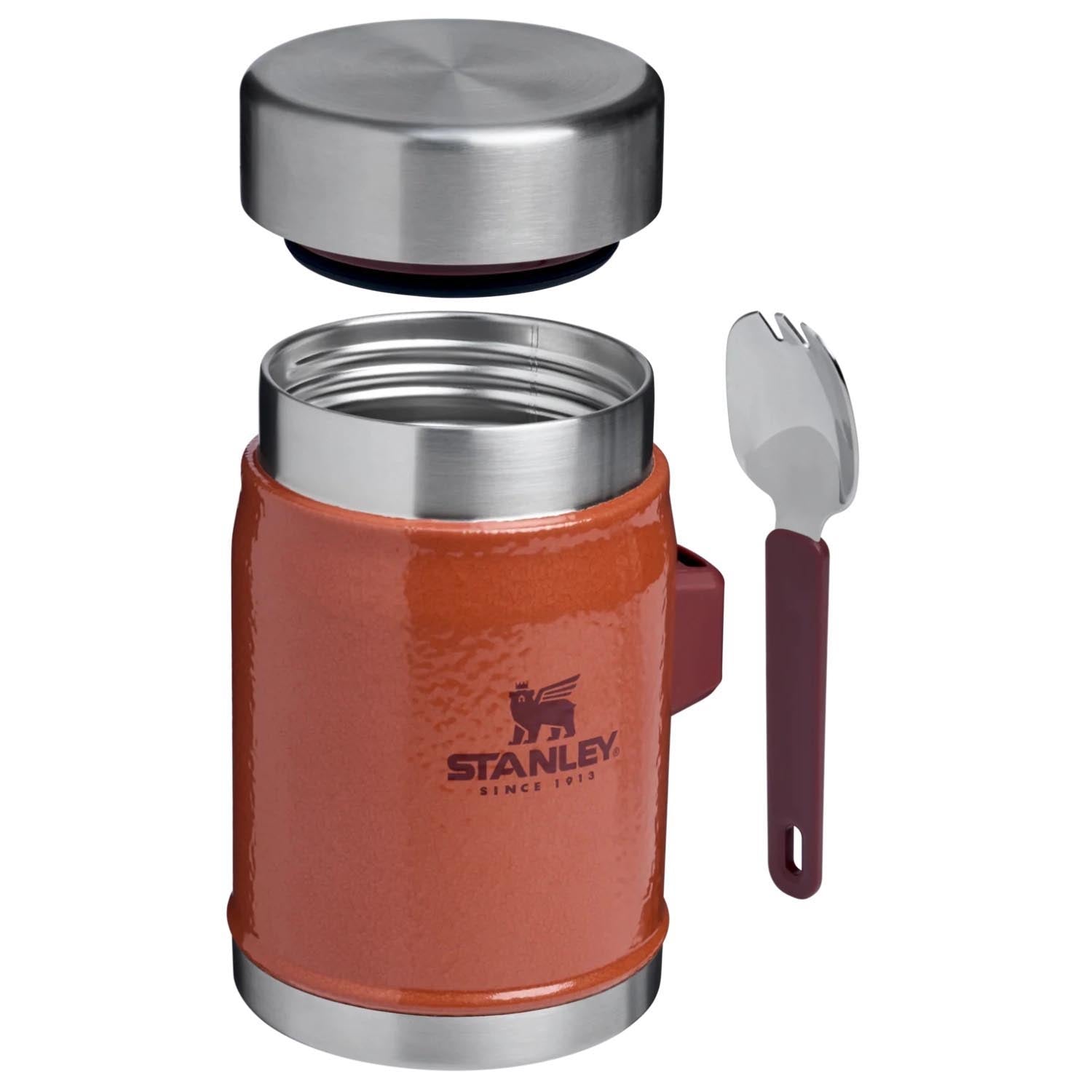 Der Stanley Legendary Food Jar 0.4l in Hammertone Clay ist ein langlebiger, isolierter Behälter mit Spork, perfekt für Outdoor-Abenteuer.