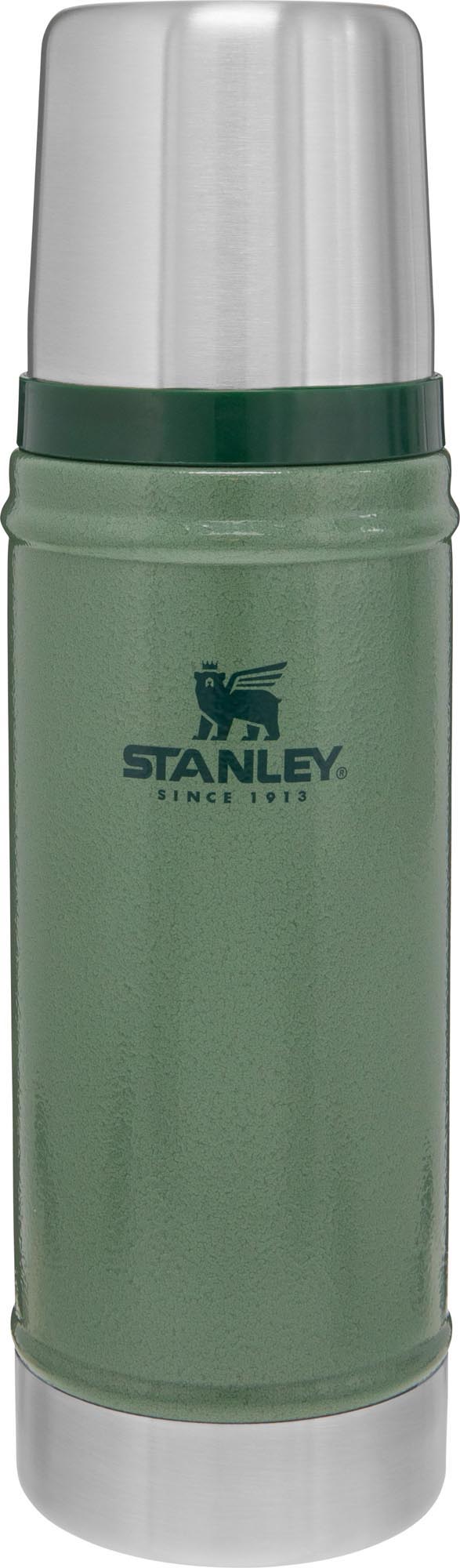 Legendary Classic Flasche 0.47l hammertone green in Grün präsentiert im Onlineshop von KAQTU Design AG. Trinkflasche ist von Stanley