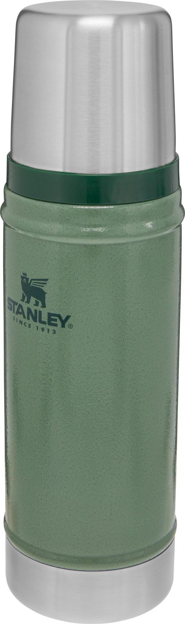 Die Stanley Legendary Classic Flasche 0.47l in Hammertone Green ist robust, isoliert und ideal für unterwegs.