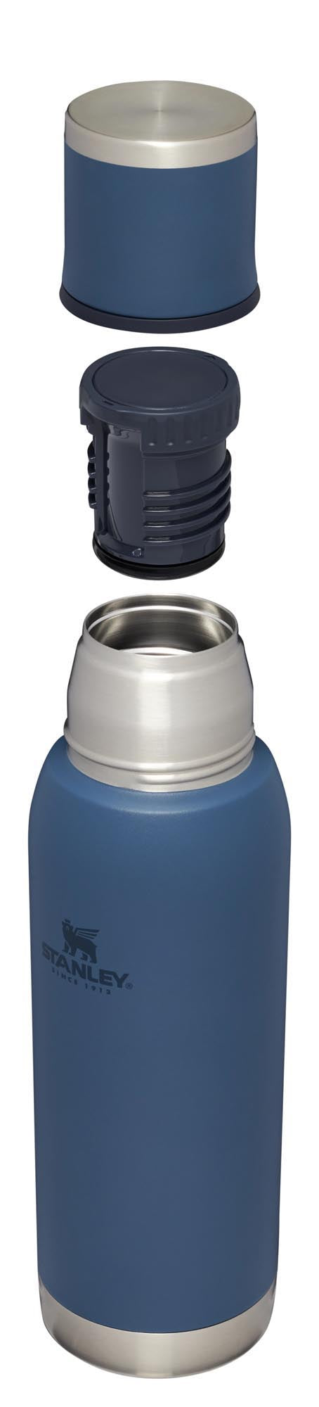 Die Stanley Adventure To-Go Flasche 1.0l in Abyss ist langlebig, auslaufsicher und perfekt für Abenteuer und Reisen geeignet.