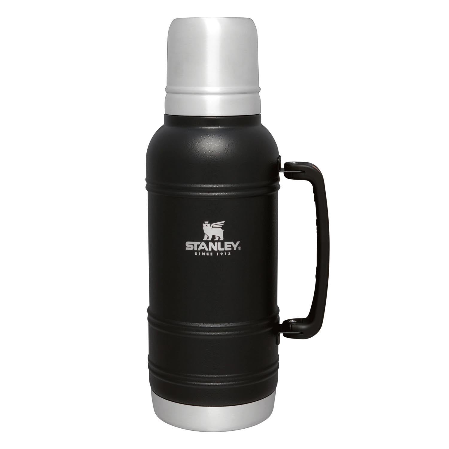 Artisan Thermal Flasche 1.4l black moon in Schwarz präsentiert im Onlineshop von KAQTU Design AG. Trinkflasche ist von Stanley