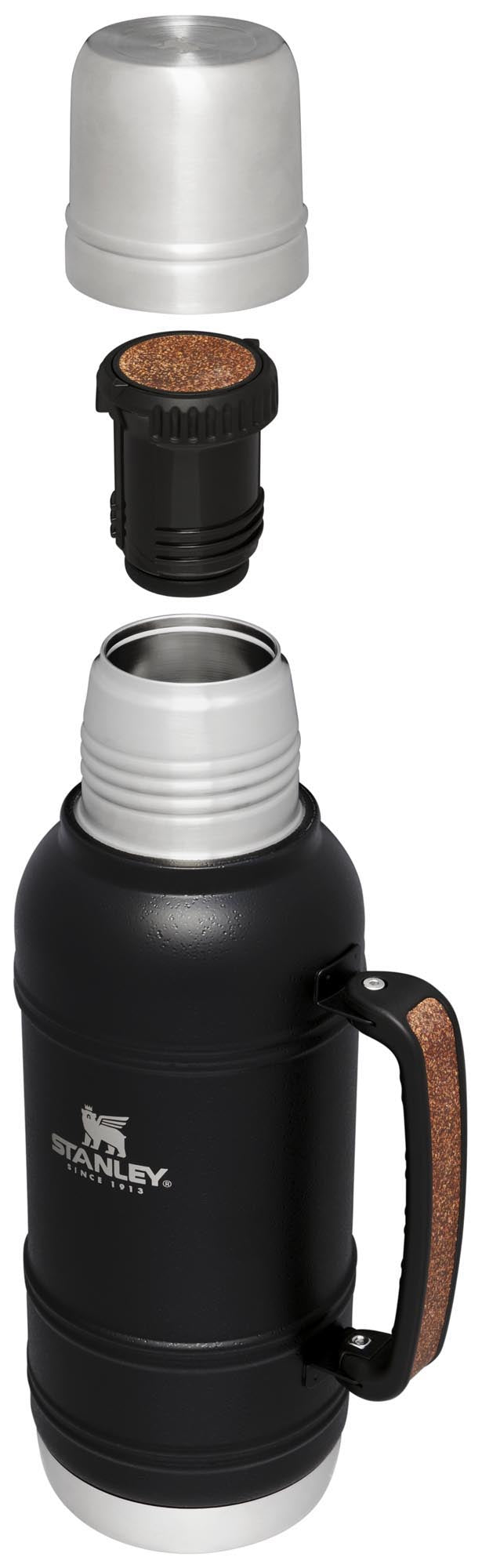 Die Stanley Artisan 1.4L Thermosflasche in Black Moon hält Getränke lange heiss oder kalt – stilvoll, robust und ideal für unterwegs.