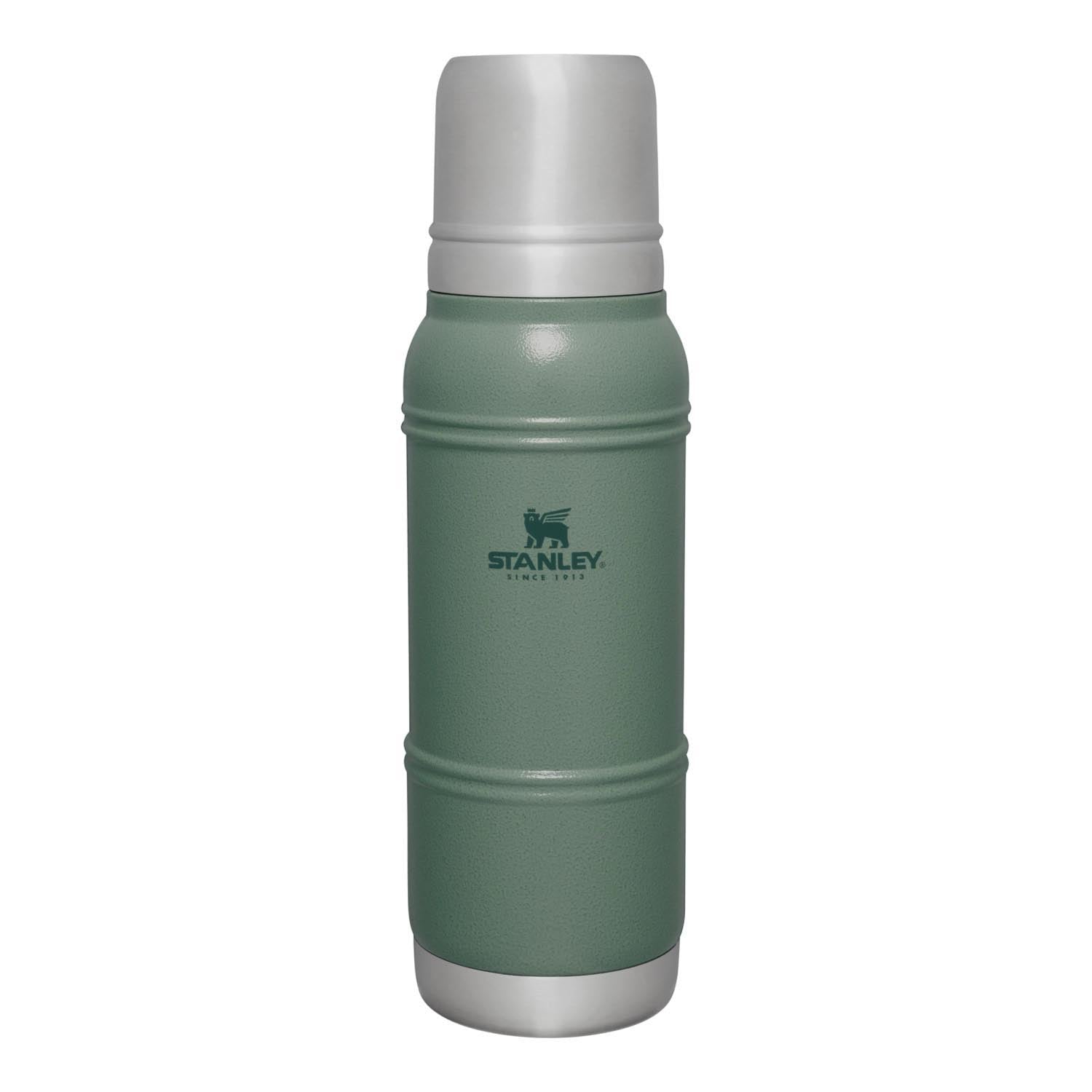Artisan Thermal Flasche 1.0l hammertone green in Grün präsentiert im Onlineshop von KAQTU Design AG. Trinkflasche ist von Stanley
