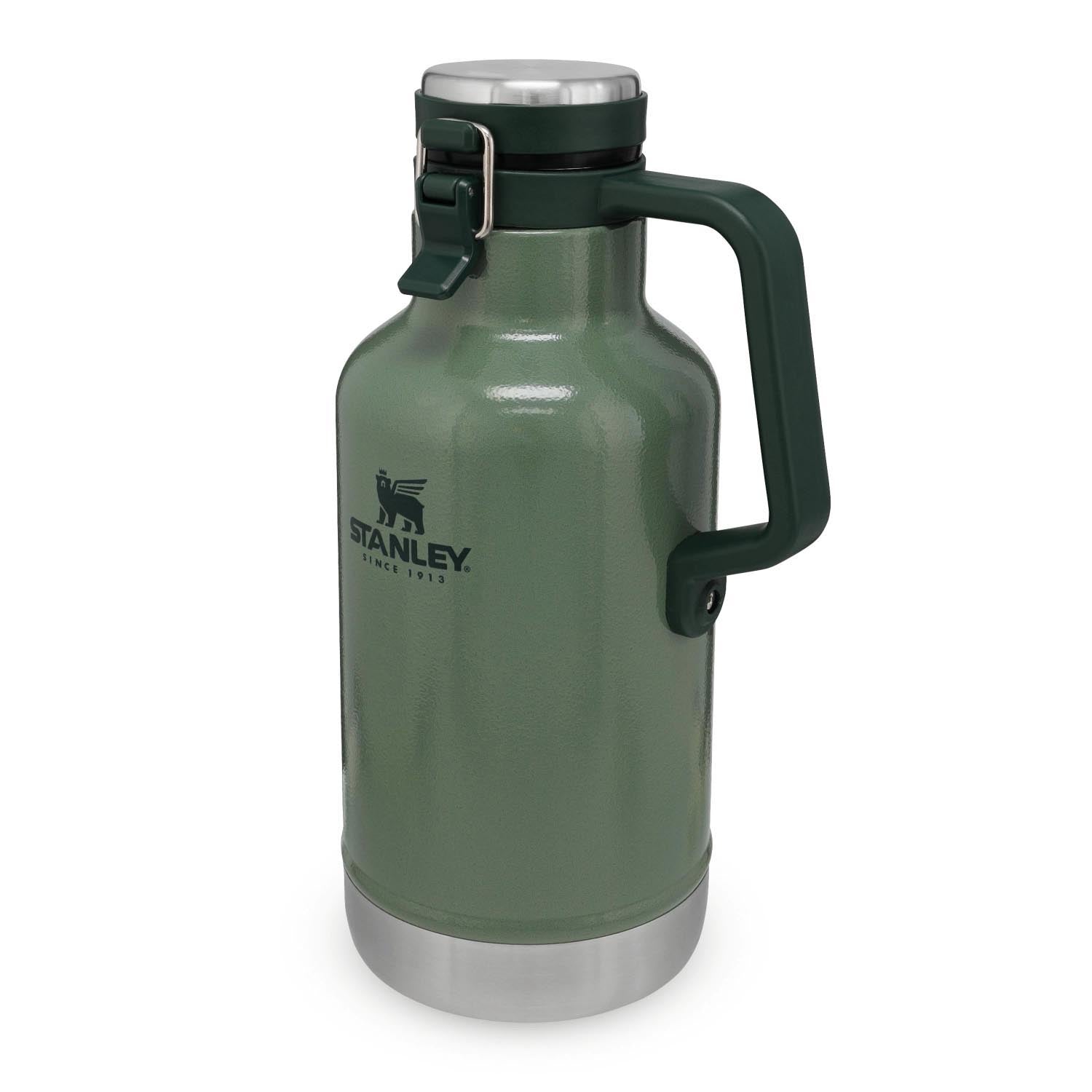 Easy-Pour Growler 1.9l hammertone green in Grün präsentiert im Onlineshop von KAQTU Design AG. Trinkflasche ist von Stanley