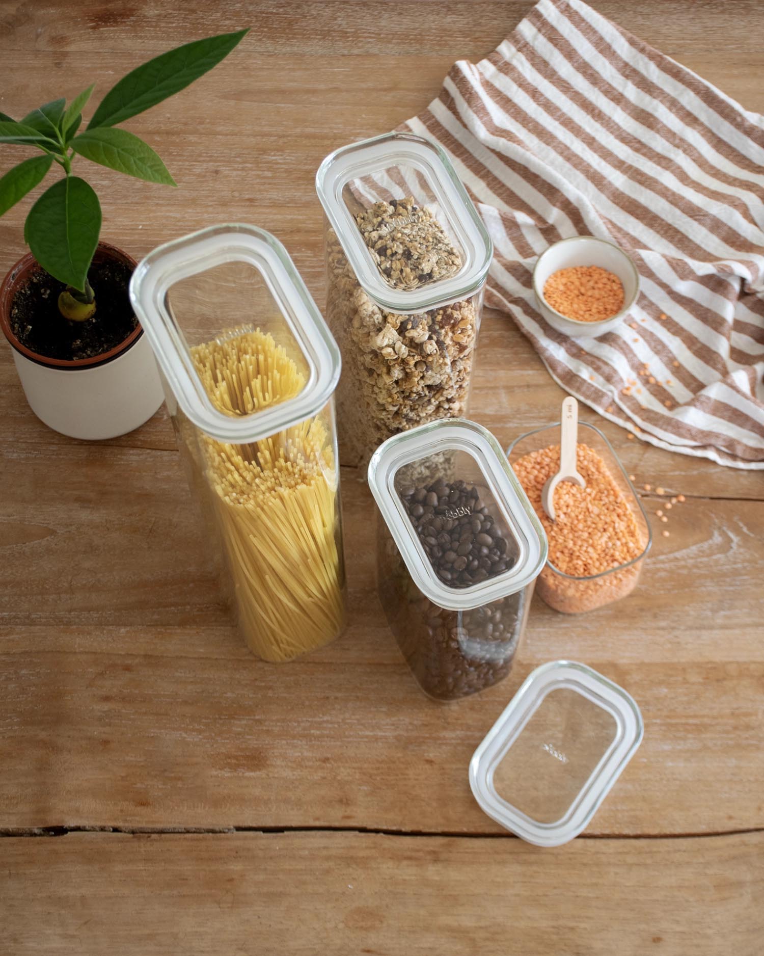 Stilvolles Pebbly Vorratsglas, 2.6l, mit Glasdeckel, Masse: 12.5x8.5x35.5cm, ideal zur Aufbewahrung von Lebensmitteln in der Küche.