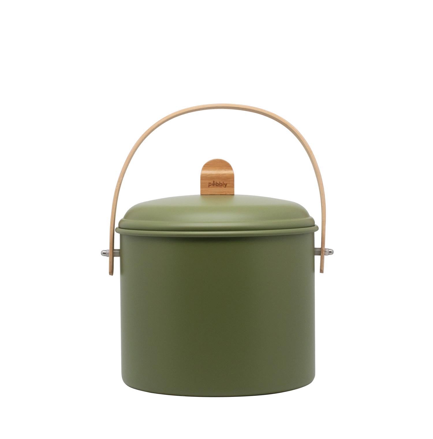 Kompostbehälter 7l Metall olive und Bambus mit Kohlefilter in Grün präsentiert im Onlineshop von KAQTU Design AG. Abfalleimer ist von Pebbly