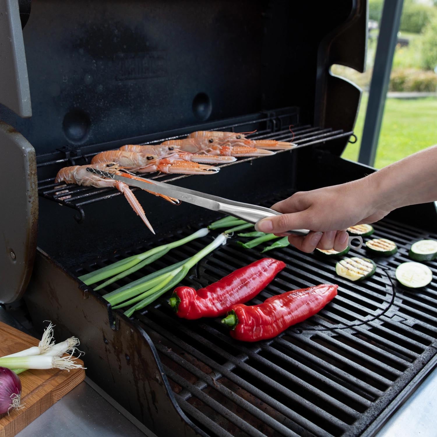 Die Boska Monaco+ BBQ Pinzette aus Edelstahl ermöglicht präzises Grillen und ist ein Must-Have für jeden Grillliebhaber.