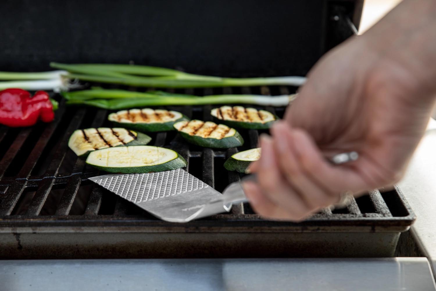 Der Monaco+ BBQ Wender von Boska ist ideal für präzises Grillen, robust und perfekt für das Wenden von Fleisch und Gemüse.