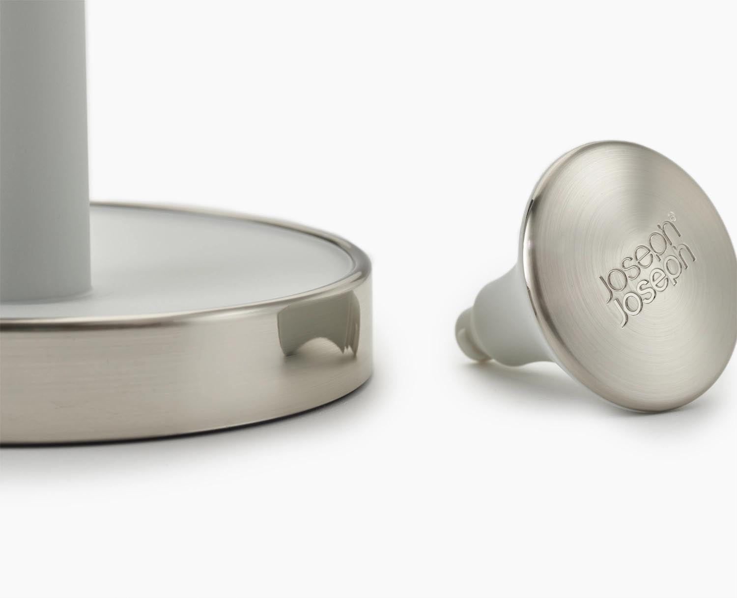 Moderner Papierrollenhalter in Ecru von Joseph Joseph, passend für Küchenrollen bis 24 cm, mit Push+Tear Funktion für einfaches Abreissen.