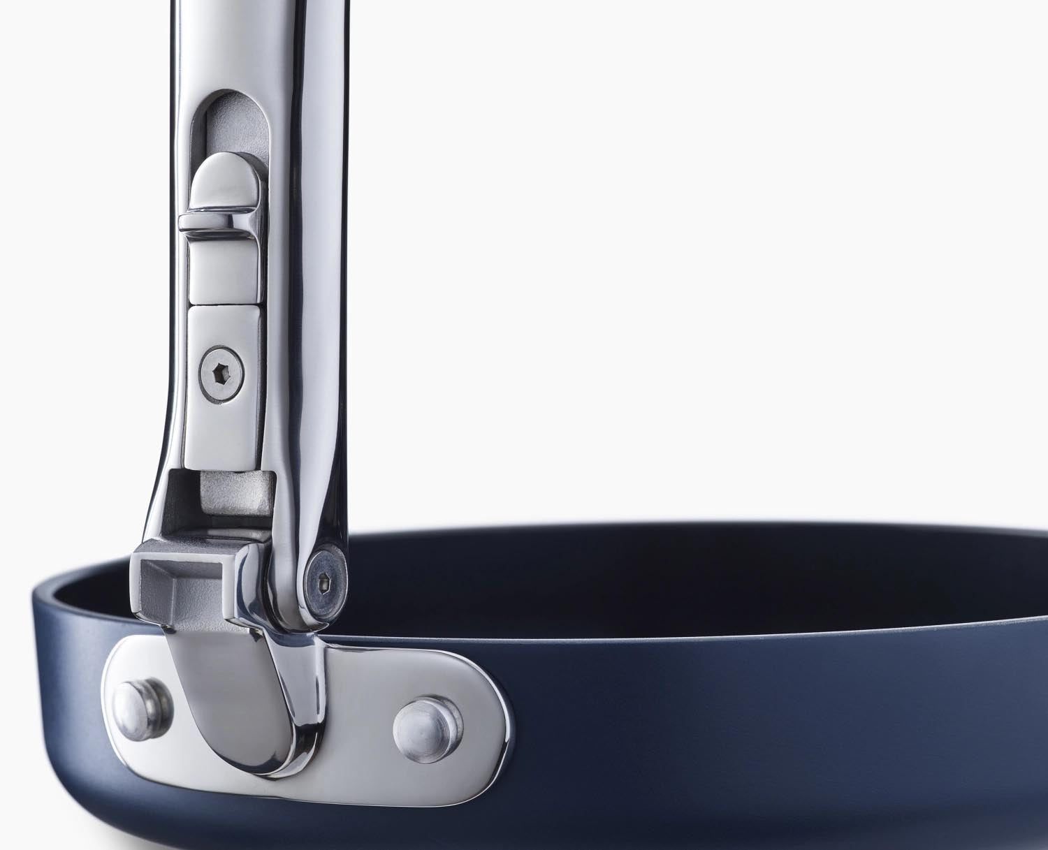 Praktische 20 cm Bratpfanne mit klappbarem Griff, perfekt für kleine Küchen, platzsparend und hochwertig von Joseph Joseph.