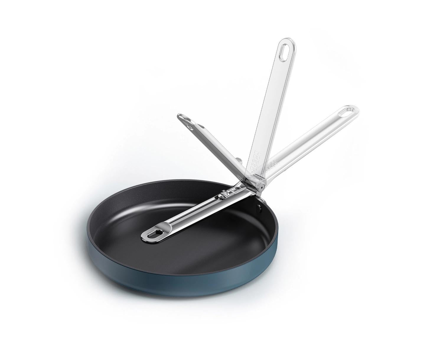 Die Space Bratpfanne D24cm von Joseph Joseph mit klappbarem Griff ist ideal für platzsparendes Kochen und einfaches Verstauen.