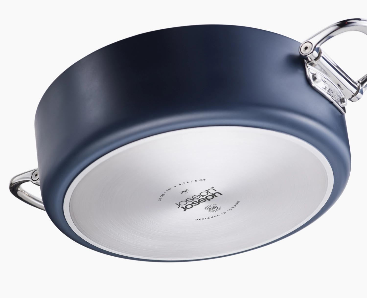 Kompaktes 6-teiliges Kochset von Joseph Joseph mit Schutz, perfekt für modernes Kochen und platzsparende Aufbewahrung.