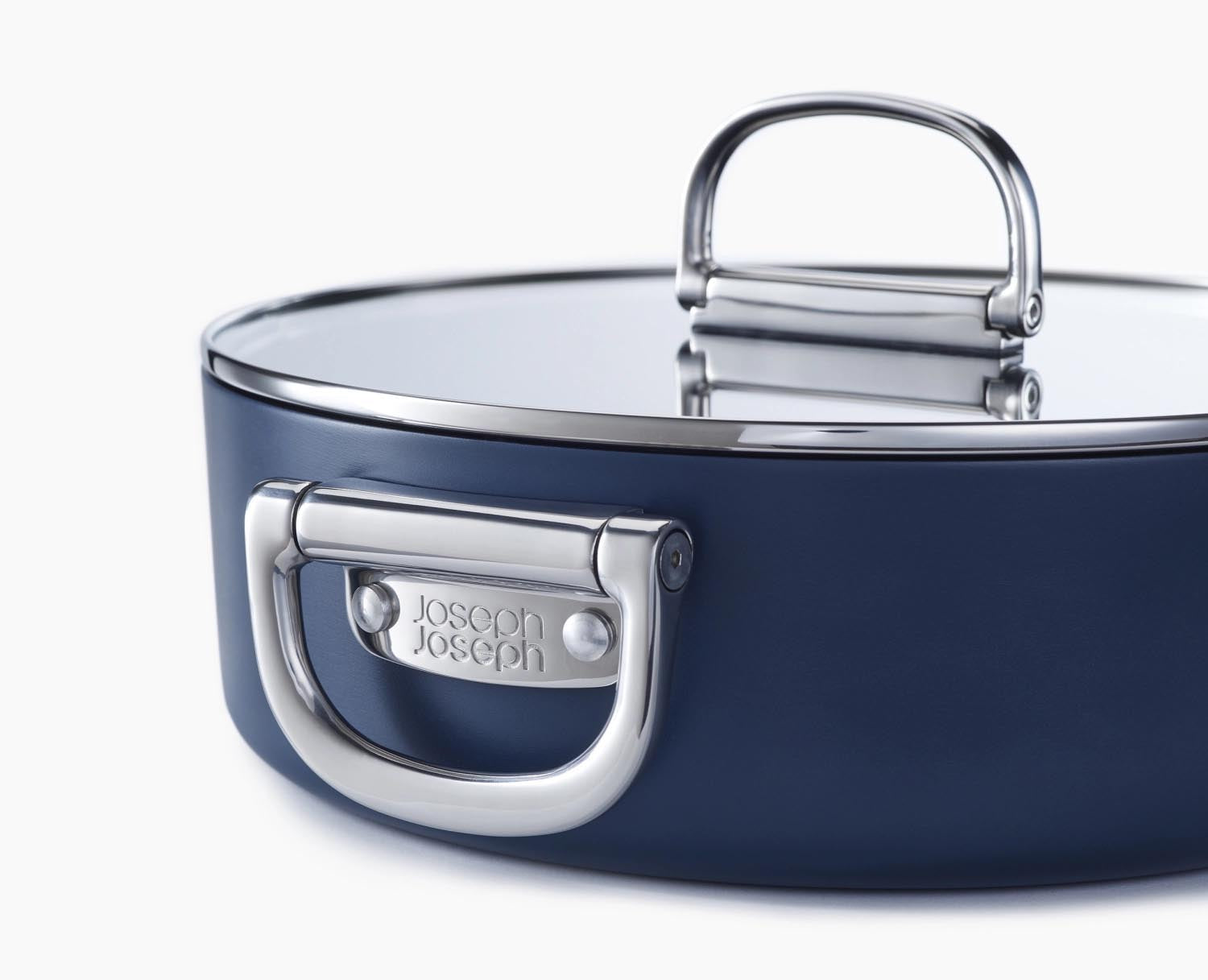 Platzsparendes 6-teiliges Kochset von Joseph Joseph mit Schutz, ideal für modernes Kochen und effiziente Aufbewahrung.