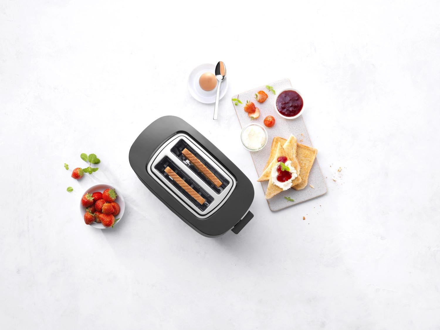 Der Enfinigy Toaster 2 von Zwilling in Schwarz bietet modernes Design, Brötchenaufsatz und perfekte Toastqualität.